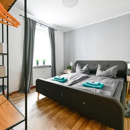 Lägenhet Modernes Altmarkt Mit Parkplatz 4 Gaeste 55qm Waschmaschine Wlan Netflix Terrasse